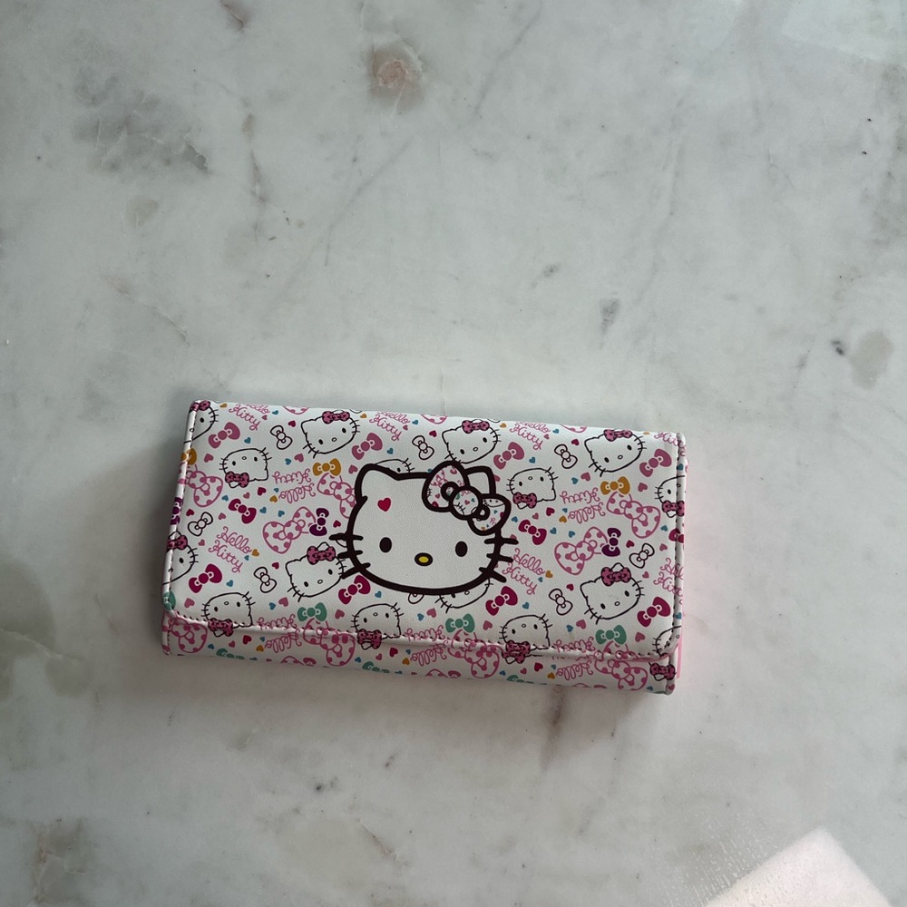BRAND NEW HELLO KITTY WALLET